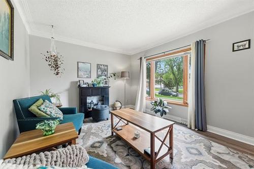 411 Leighton Ave, Winnipeg, MB 