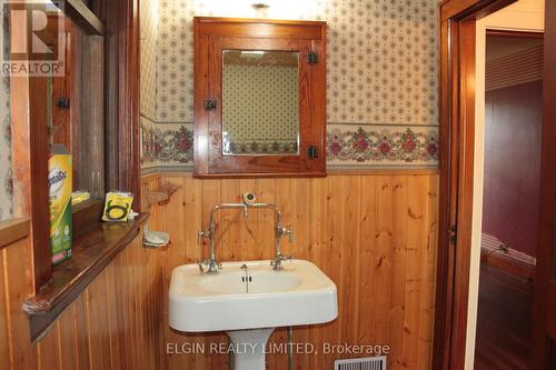 upper bathroom - 44356 Talbot Line, Central Elgin, ON 