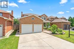 35 WILLIAM STEPHENSON DRIVE  Whitby (Blue Grass Meadows), ON L1N 8J5
