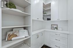 Walk-in Pantry - 