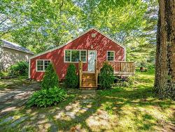 16 Thompson Drive  Wellington, NS B2T 1J4