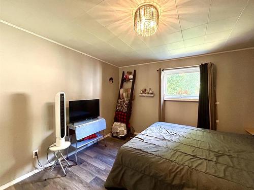 6080 Highway 11, Emo, ON - Indoor Photo Showing Bedroom