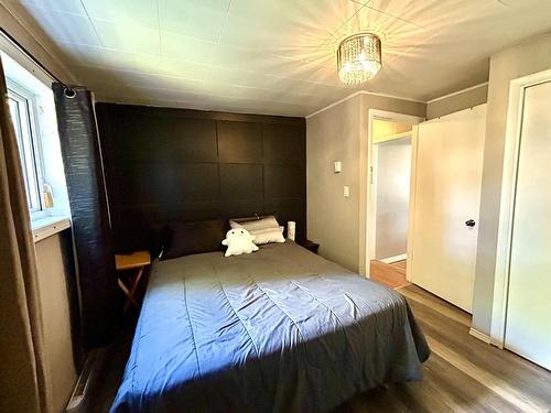 6080 Highway 11, Emo, ON - Indoor Photo Showing Bedroom