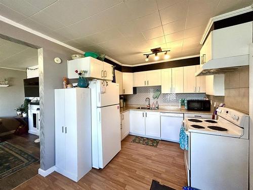 6080 Highway 11, Emo, ON - Indoor Photo Showing Kitchen With Double Sink