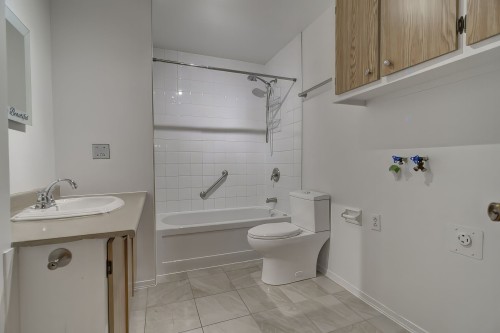 Salle de bains - 6045 Rue Jogues, Montréal (Le Sud-Ouest), QC - Indoor Photo Showing Bathroom