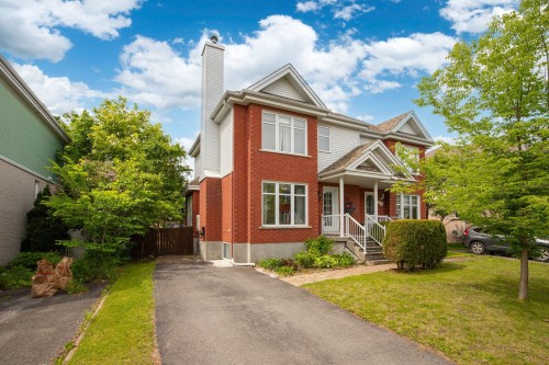 327 Rue Moquin  Longueuil (Le Vieux-Longueuil), QC J4L 4V9