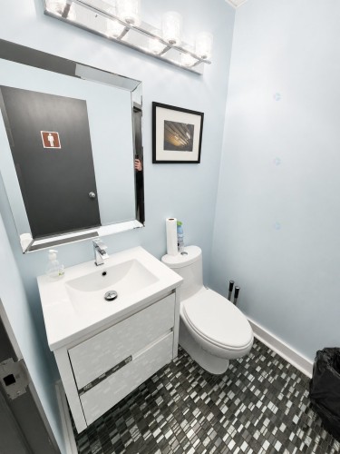 Powder room - 2298 Ch. St-François, Dorval, QC 