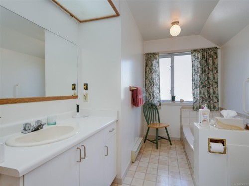 1230 Richardson St, Victoria, BC 