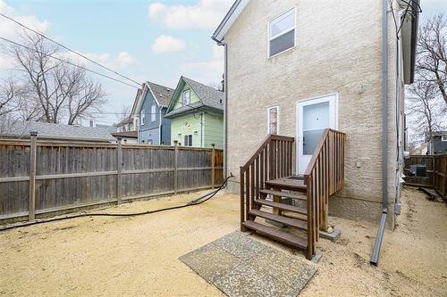 289 Simcoe St, Winnipeg, MB 