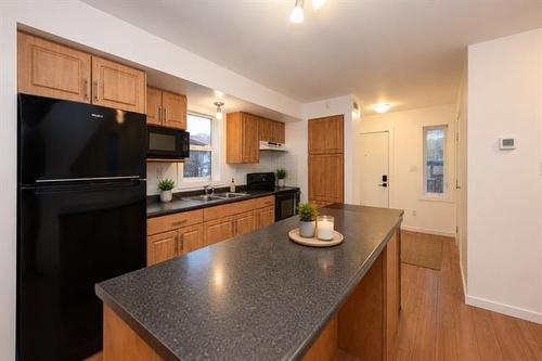 289 Simcoe St, Winnipeg, MB 