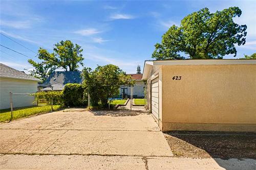 423 Parkview St, Winnipeg, MB 