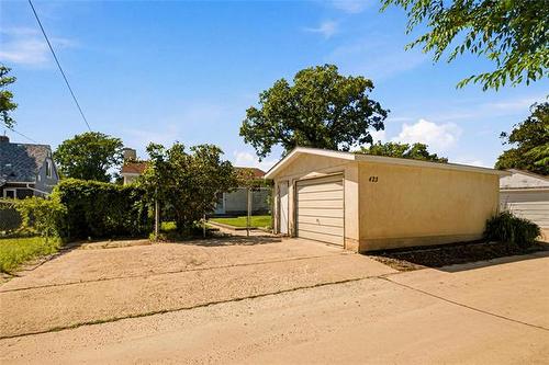 423 Parkview St, Winnipeg, MB 
