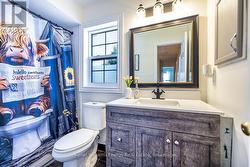 Upper Level 4 Pc Bath - 