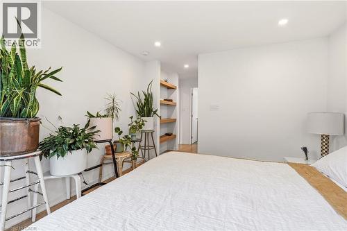 332 Newbold Court, Burlington, ON 