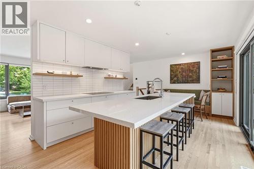 332 Newbold Court, Burlington, ON - Indoor Photo Showing Kitchen