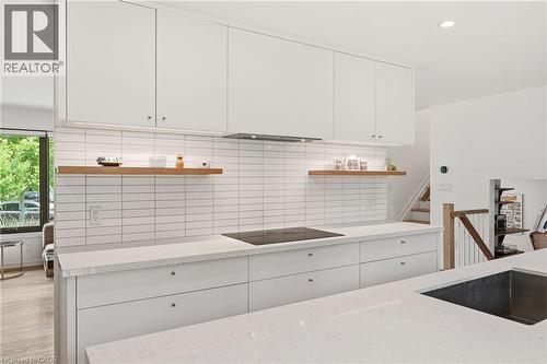332 Newbold Court, Burlington, ON - Indoor Photo Showing Kitchen