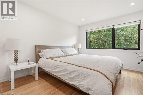 332 Newbold Court, Burlington, ON - Indoor Photo Showing Bedroom