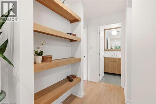 332 Newbold Court, Burlington, ON - Indoor