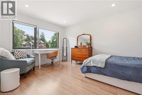 332 Newbold Court, Burlington, ON - Indoor Photo Showing Bedroom