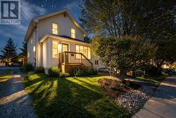 11 Sinclair Street  Dartmouth, NS B2Y 1R7