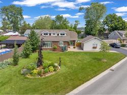 320 LAKEVIEW Avenue  Kingsville, ON N9Y 2E3