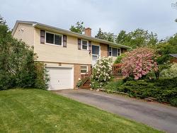 38 Boling Green Crescent  Dartmouth, NS B2V 1J8