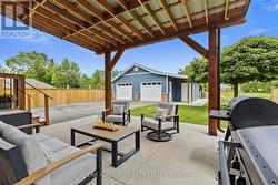 Patio and rear yard backing onto green space - 