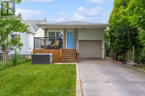 32 GRANDVIEW DRIVE  St. Catharines (Port Weller), ON L2M 1A9