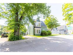 33 Weldon ST  Sackville, NB E4L 4N5