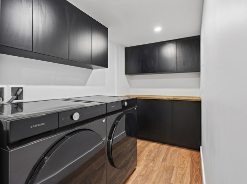 Salle de lavage - 31 Rue Susan, Morin-Heights, QC - Indoor Photo Showing Laundry Room