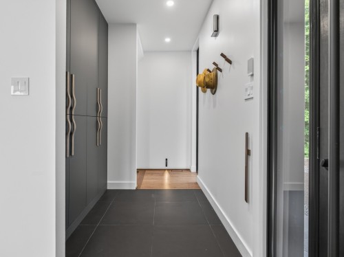 Hall d'entrée/Vestibule - 31 Rue Susan, Morin-Heights, QC - Indoor Photo Showing Other Room