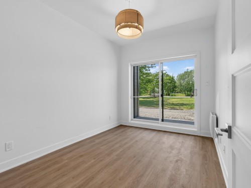 Master Bedroom - 4-18 Rue Ellice, Salaberry-De-Valleyfield, QC 