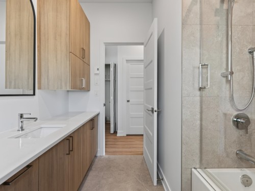 Bathroom - 4-18 Rue Ellice, Salaberry-De-Valleyfield, QC 