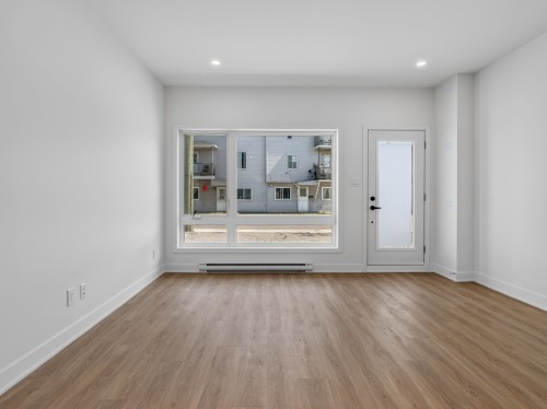 Living Room - 4-18 Rue Ellice, Salaberry-De-Valleyfield, QC 
