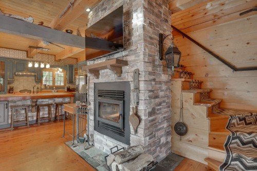Salon - 128 Ch. Du Geai-Bleu, Duhamel, QC - Indoor With Fireplace