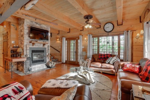 Salon - 128 Ch. Du Geai-Bleu, Duhamel, QC - Indoor Photo Showing Living Room With Fireplace