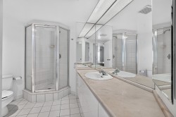 Salle de bains attenante à la CCP - 