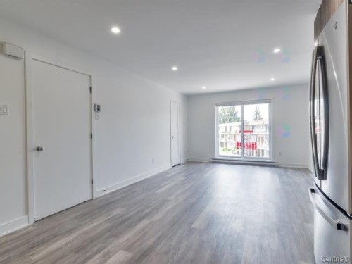 Salon - 10067 Rue Jules-Crépeau, Montréal (Ahuntsic-Cartierville), QC - Indoor