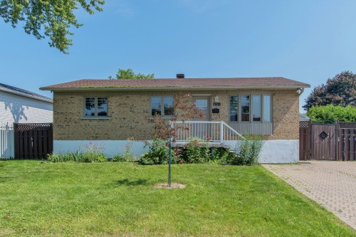 2721 Rue Bordeaux  Mascouche, QC J7K 1A8