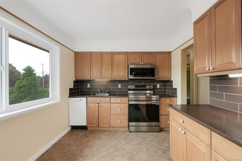 3967 Rainbow St, Saanich, BC 