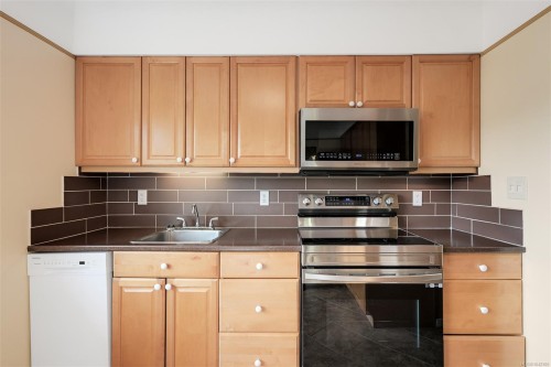 3967 Rainbow St, Saanich, BC 