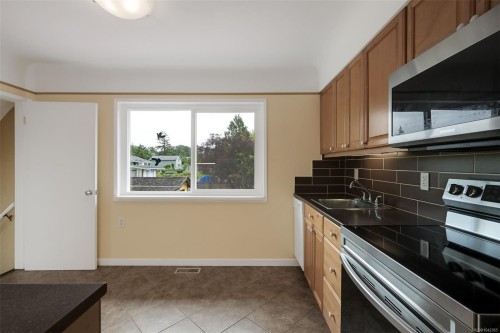 3967 Rainbow St, Saanich, BC 