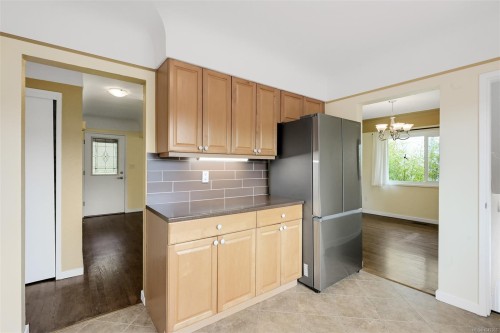 3967 Rainbow St, Saanich, BC 