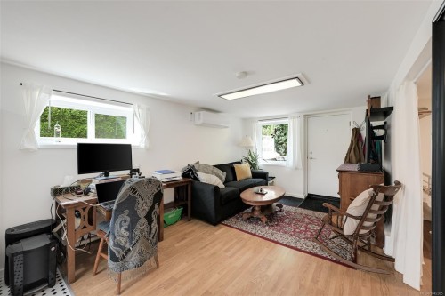 3967 Rainbow St, Saanich, BC 