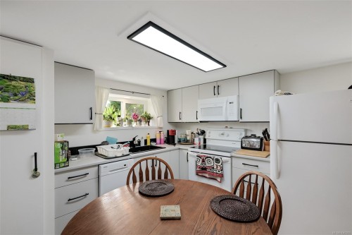 3967 Rainbow St, Saanich, BC 
