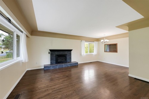 3967 Rainbow St, Saanich, BC 