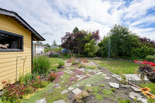 3967 Rainbow St, Saanich, BC 