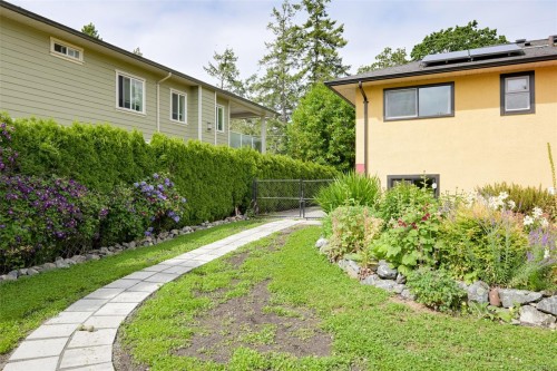 3967 Rainbow St, Saanich, BC 
