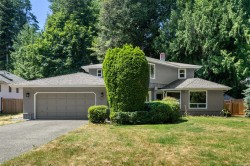 4682 Lochside Dr  Saanich, BC V8Y 2X7