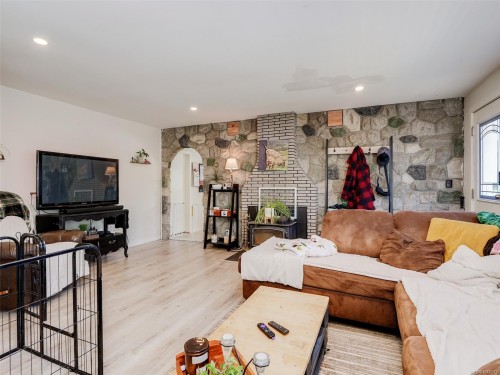 948 Latoria Rd, Langford, BC 